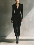 Nélya – robe noire maille stretch, décolleté V, cintrée à la taille, coupe midi élégante