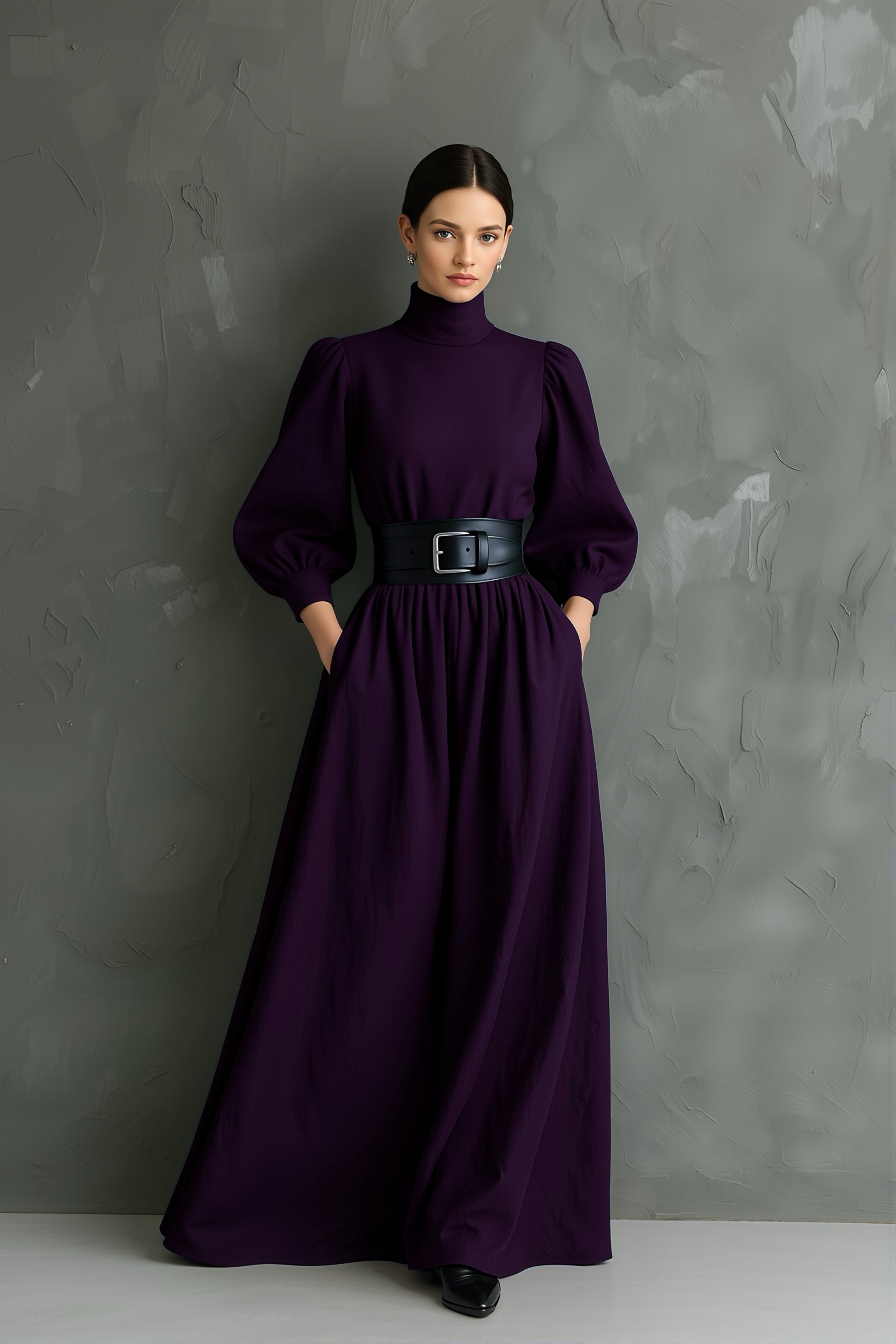 Siraya – robe longue prune slim-fit, col montant élégant et ceinture intégrée