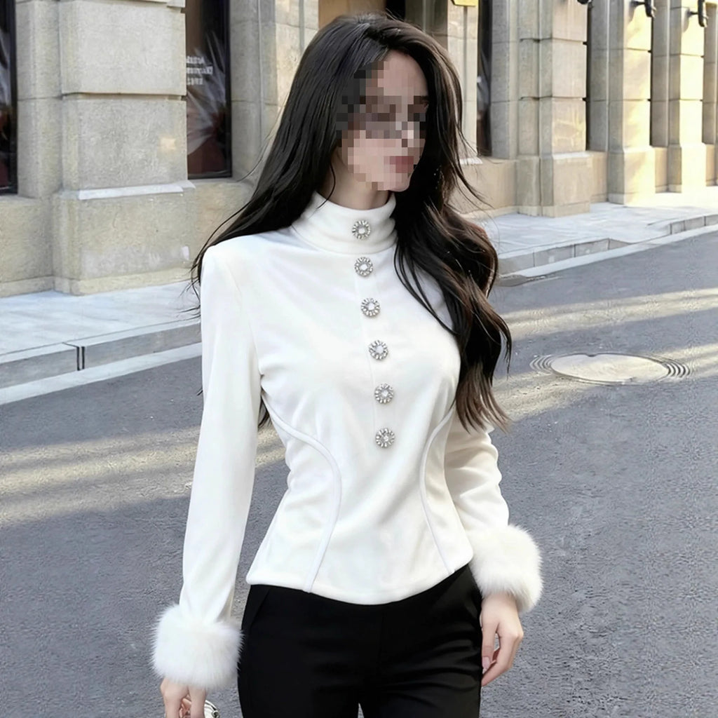 Ivana – chemise femme en velours blanc coupe cintrée chic