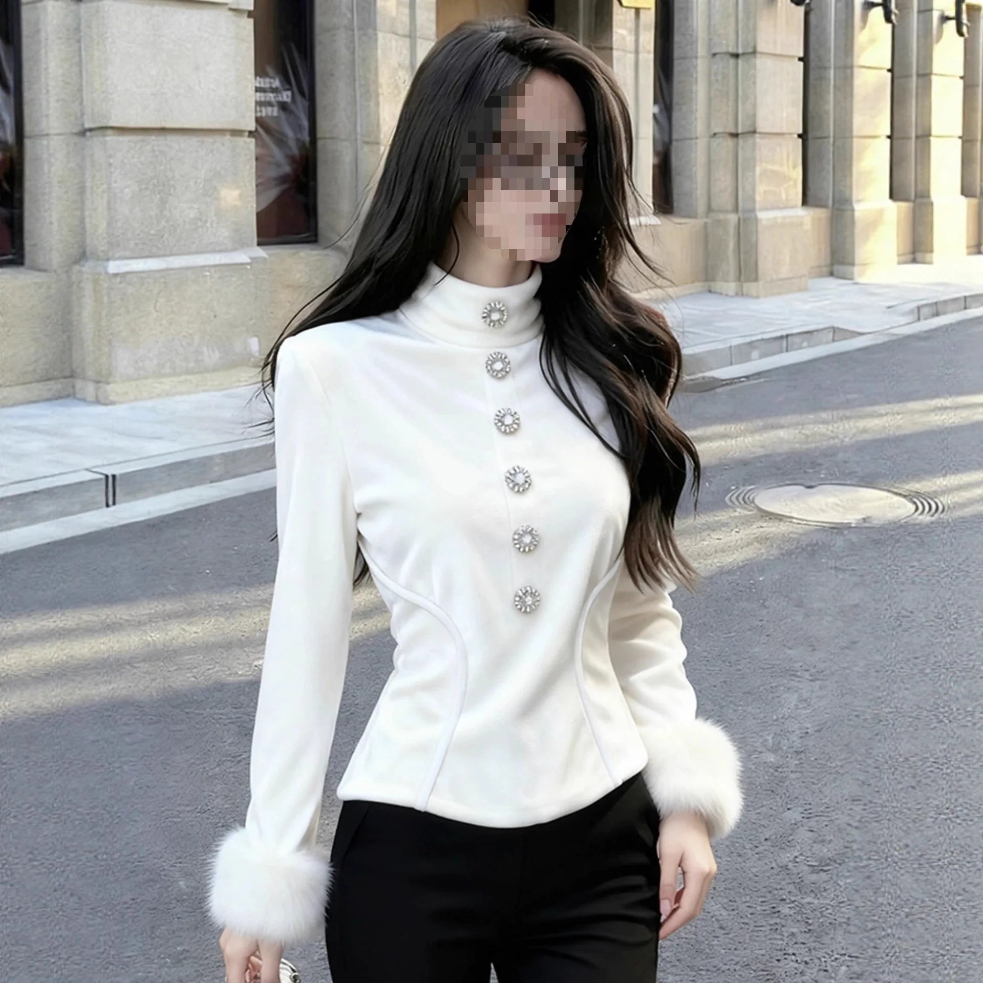 Ivana – chemise femme en velours blanc coupe cintrée chic