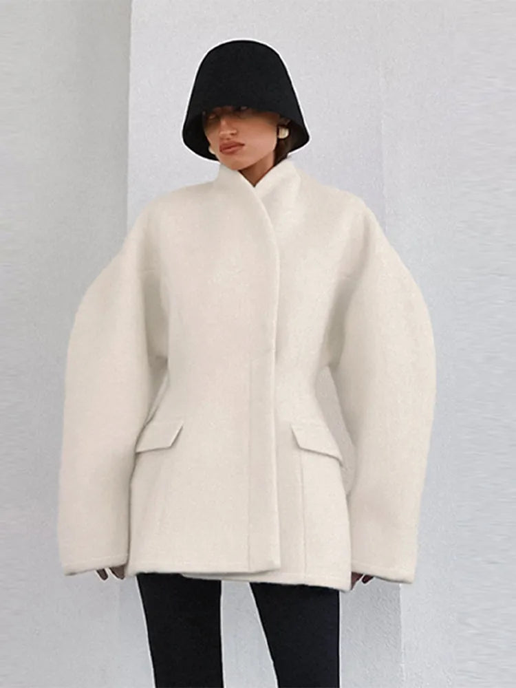 Oria – manteau élégant femme col V coupe structurée