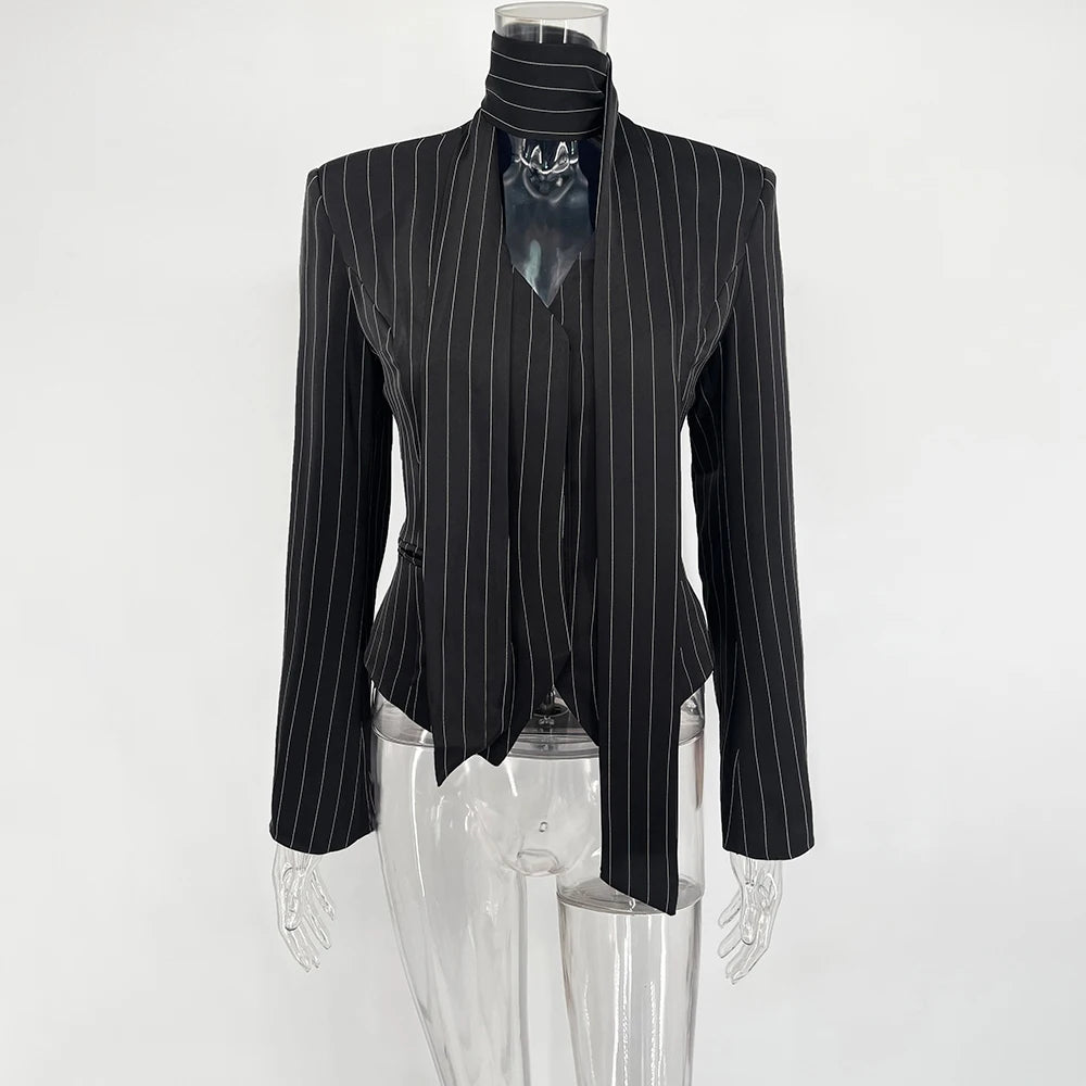 Elyna – Blazer femme élégant à col V structuré coupe couture