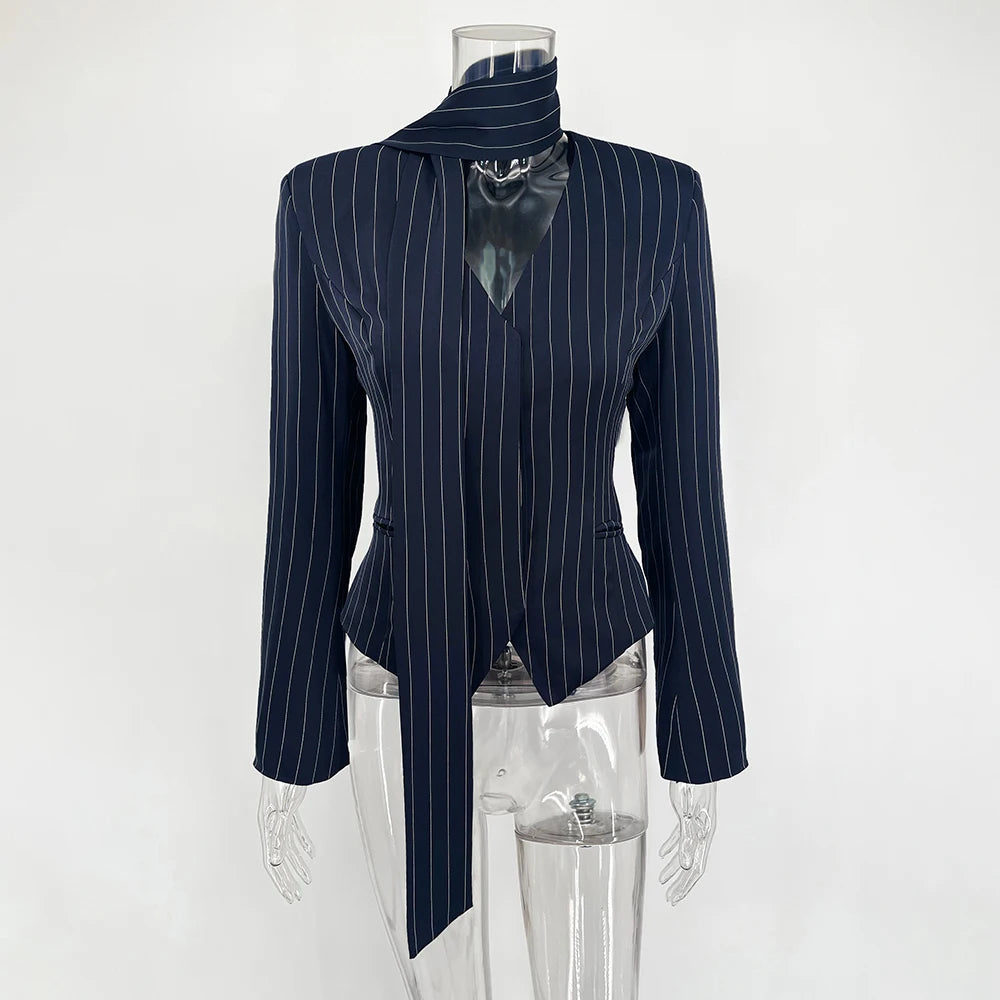 Elyna – Blazer femme élégant à col V structuré coupe couture