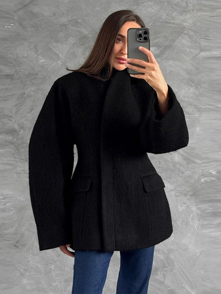 Oria – manteau élégant femme col V coupe structurée