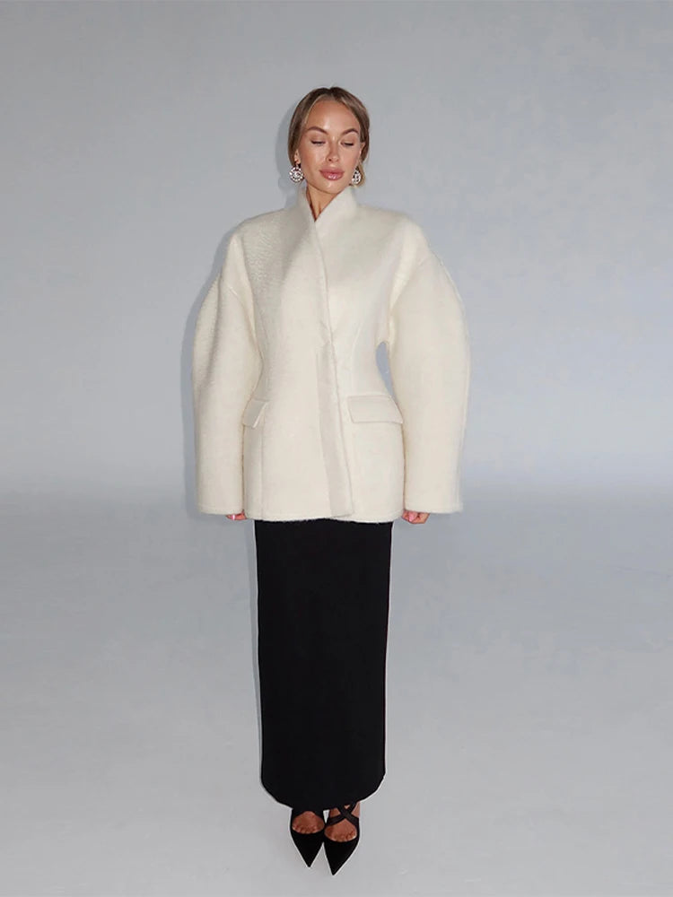 Oria – manteau élégant femme col V coupe structurée