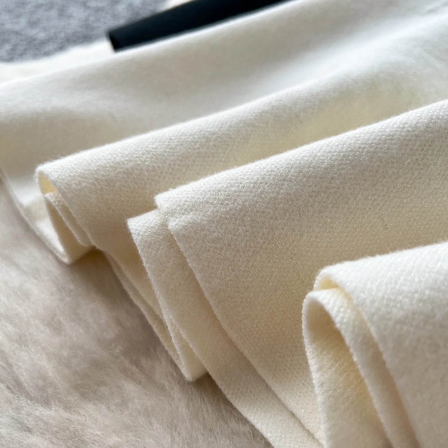 Almae – jupe mi-longue tricotée taille haute esprit sirène