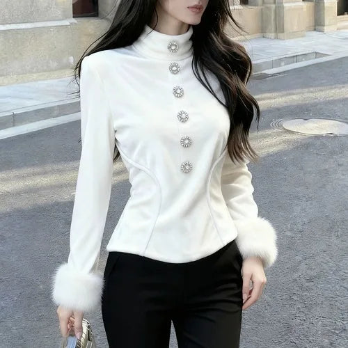 Ivana – chemise femme en velours blanc coupe cintrée chic