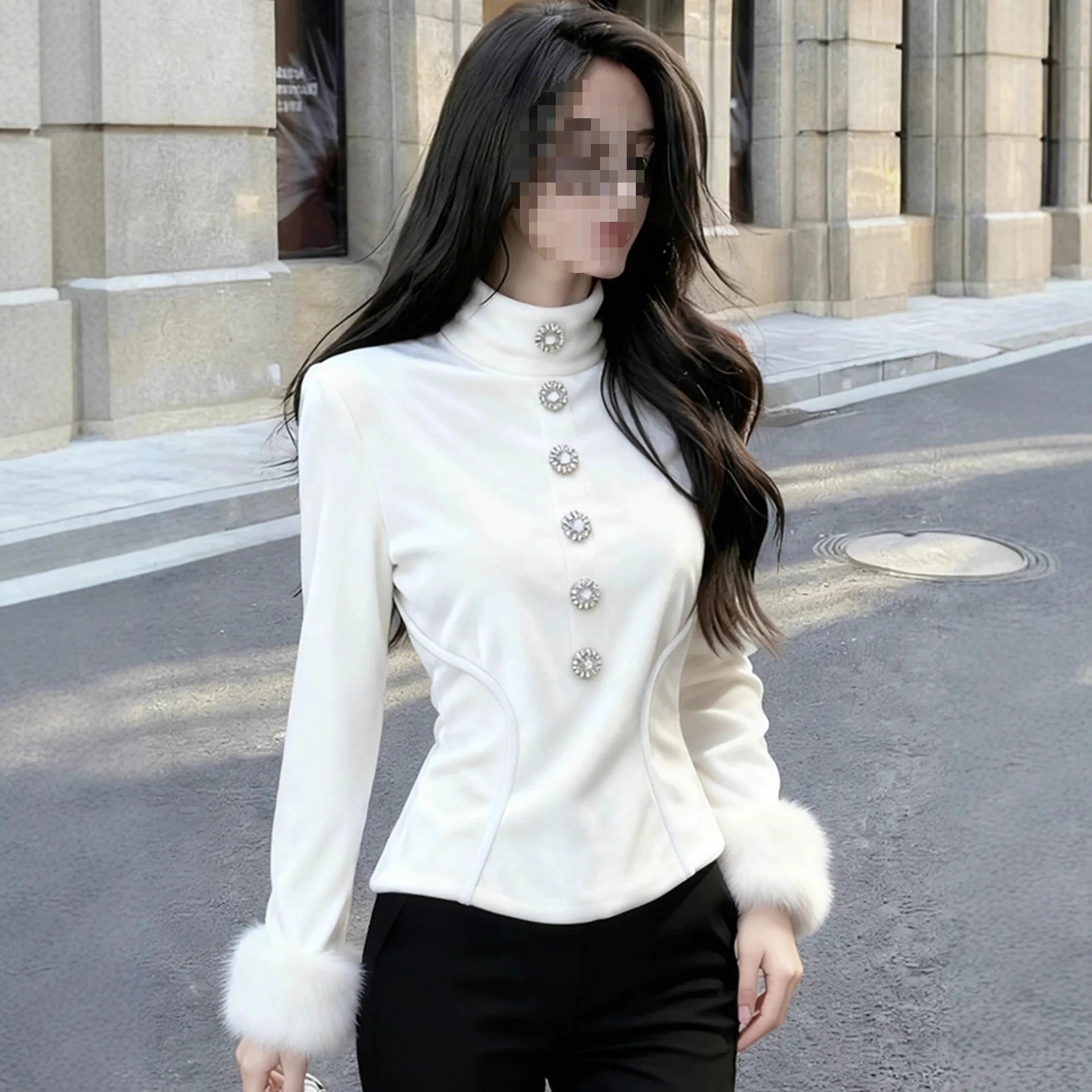 Ivana – chemise femme en velours blanc coupe cintrée chic